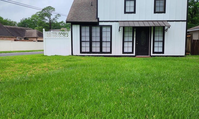 Mid City South House | Charming 2-bedroom house in wonderful Baton Rouge with AC, WiFi