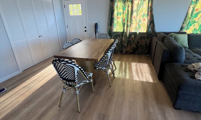 Opihihale House | Charming 2-bedroom house in Captain Cook with WiFi and AC
