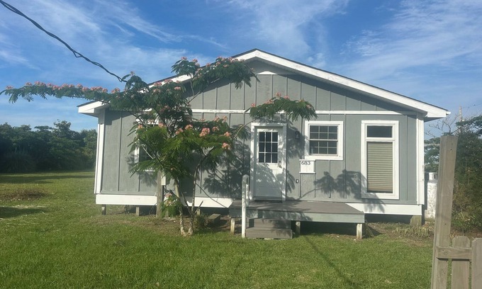 Hobucken House | Charming 2-bedroom house with private beach access in peaceful Cedar Island