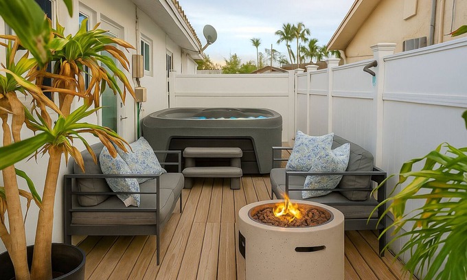 Melaleuca Gardens House | Charming 2-bedroom house with AC, WiFi in marvelous Dania Beach