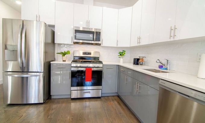Communipaw Apartment | Charming 2 bedroom apartment with WiFi AC in terrific Jersey City