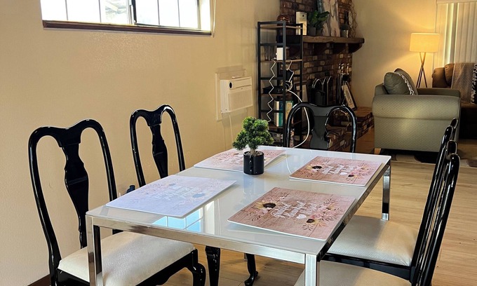 Midway City House | Charming 2-bedroom house in Disneyland SoCal Midway City
