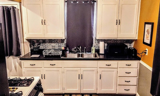 Lind-Bohanon House | Charming 2-bedroom house in wonderful Minneapolis with WiFi
