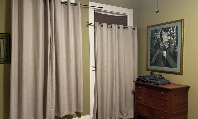 Algiers Apartment | Charming 2-bedroom apartment with wifi. Three blocks to ferry.