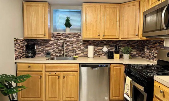 North Bergen Apartment | Charming 2-bedroom apartment