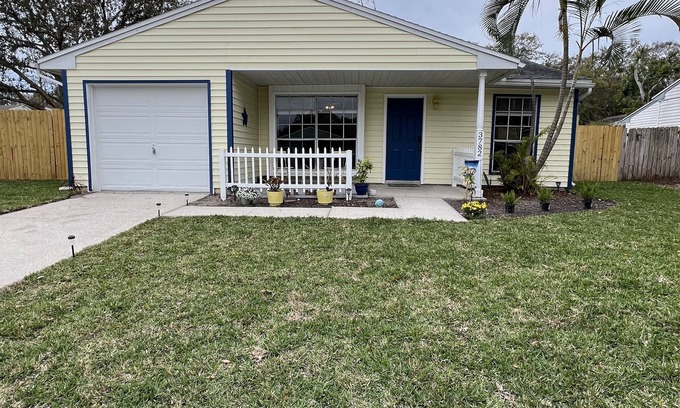 Lake St. George House | Charming 2-bedroom house, pet friendly, wheelchair accessible, sleeps 6.