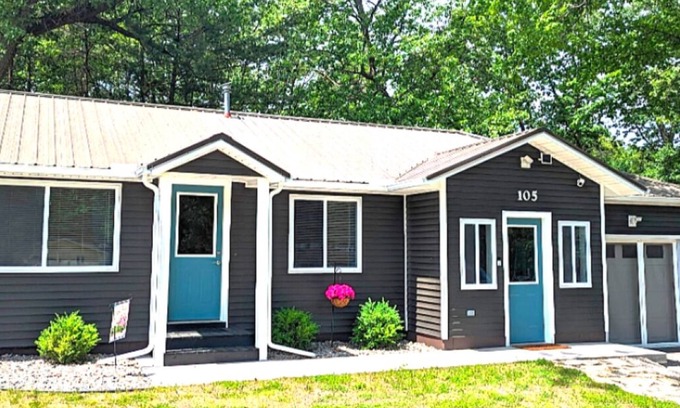 Prudenville House | Charming 2-bedroom house in beautiful Prudenville with lake access.