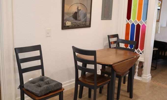Eastside Promise Neighborhood House | Charming 2-bedroom house in fantastic San Antonio with WiFi, AC
