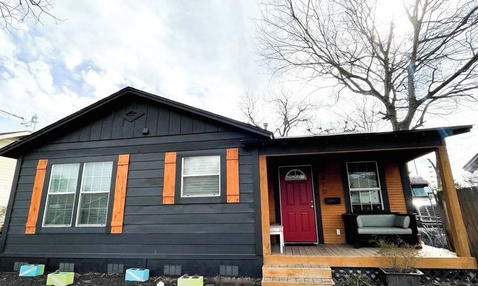 Southside House | Charming 2-bedroom house south of downtown San Antonio