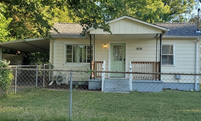 Springfield House | Charming 2-bedroom house in enchanting Springfield.