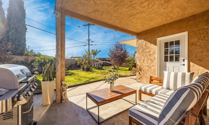 Westminster House | Charming 2-bedroom house with AC, WiFi in lovely Westminster, Little Saigon