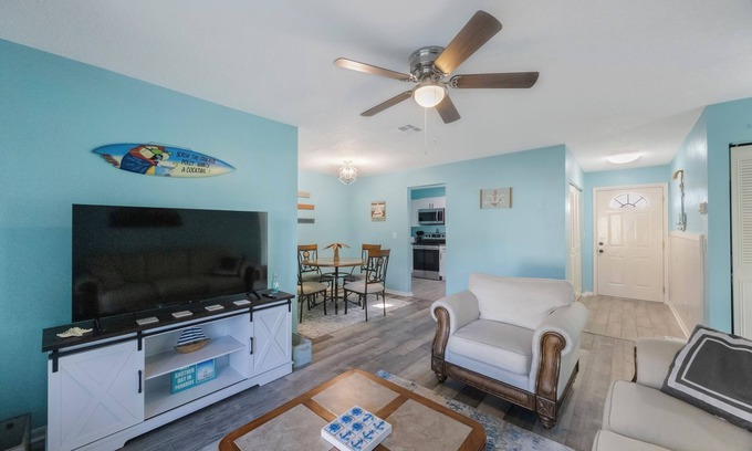 Seminole Villa | Charming 2-bedroom villa in Seminole with pool, WiFi and AC