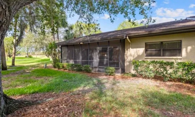 Palm Harbor Villa | Charming 2-bedroom villa in East Lake Woodlands with AC, WiFi and pool access