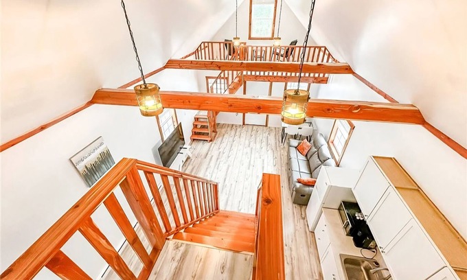 Pulaski Cottage | Charming 2-bedroom VIP cottage in delightful Pulaski. 1.9 mi away from river