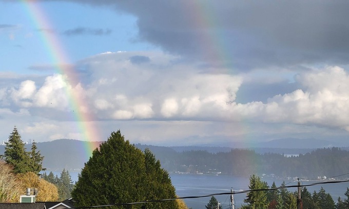 Bremerton House | Charming 2-bedroom water view house, WiFi in nice Bremerton