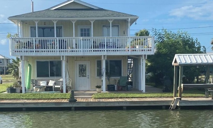 Rockport House | Charming 2-bedroom waterfront house with dock, AC, and WiFi in Rockport Texas