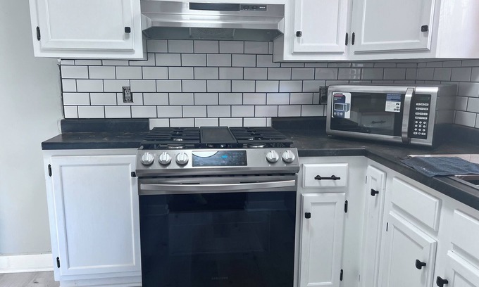 Topeka House | Charming 2-bedroom with AC, WiFi Kansas Escapes 3