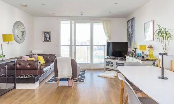 Lansbury Apartment | Charming 2 Bedrooms close to Canary Wharf for up to 6 guests