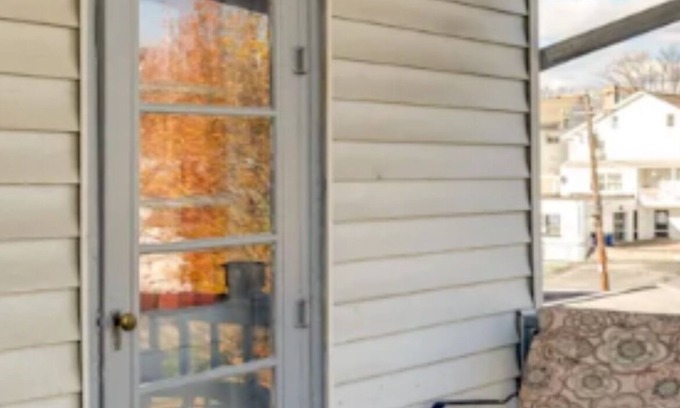 Penbrook House | Charming 2-bedrooms house with AC and 2nd floor WiFi in Harrisburg , backyard,