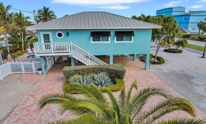 Marathon House | Charming 2-BR house in fabulous Marathon with Pool and Dock