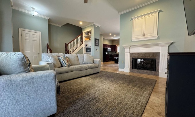 Memphis House | Charming 2 brd townhome with private 2 car garage in marvelous downtown Memphis