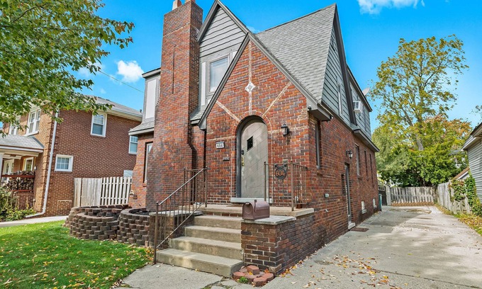 Huntington Woods House | Charming 2 Family Duplex Home | Downtown Royal Oak