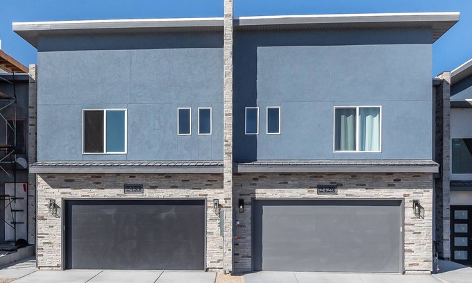 Elko House | Charming 2-single rooms townhome with AC, WiFi in welcoming Elko