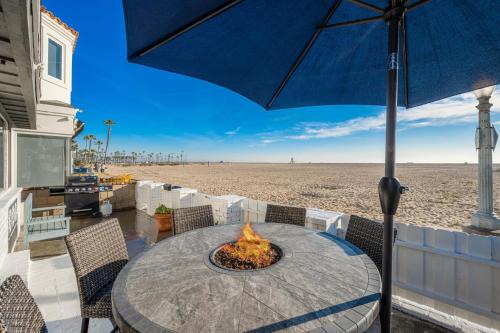 Balboa Peninsula House | Charming 2 Story and 4 Bedroom Home on the Boardwalk