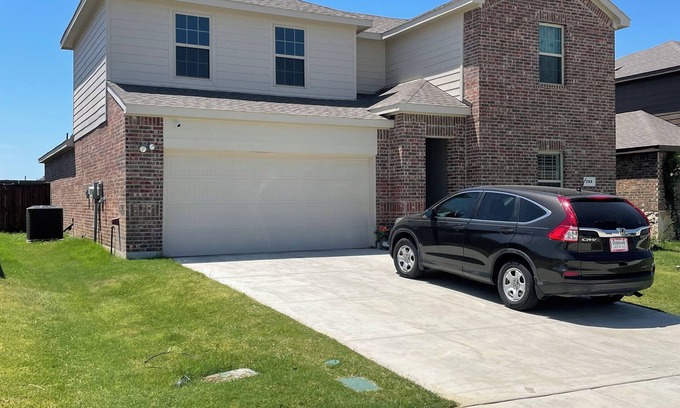 Aubrey House | Charming 2 upstairs bedrooms in a private residence shared space Sleeps 2-4.