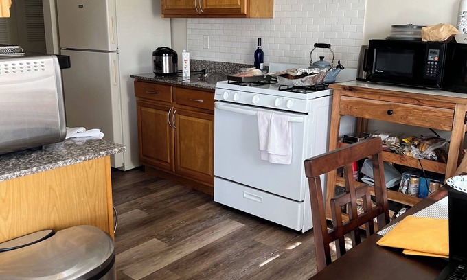 Avenel Apartment | Charming 2-bedroom apartment with AC, WiFi in superb Woodbridge Township