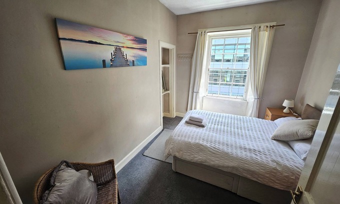 Tollcross Apartment | Charming 2BDR Home near Edinburgh Castle