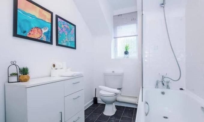 Coventry Apartment | Charming 2Bed Retreat in Historic Coventry
