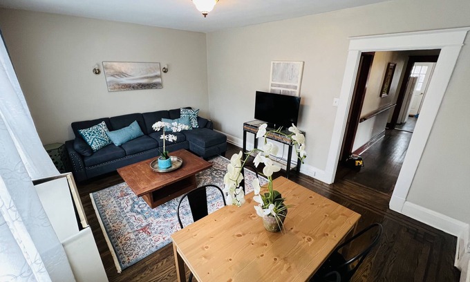 Baltimore Apartment | CHARMING 2beds, 1ba apartment