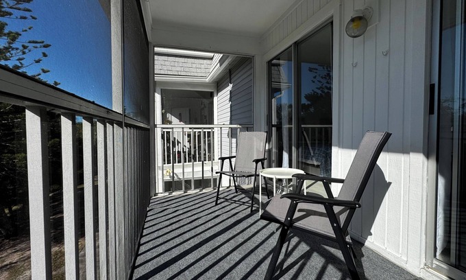 Edgewater Apartment | Charming 2BR/1BA Apartment in Port Charlotte, community Pool
