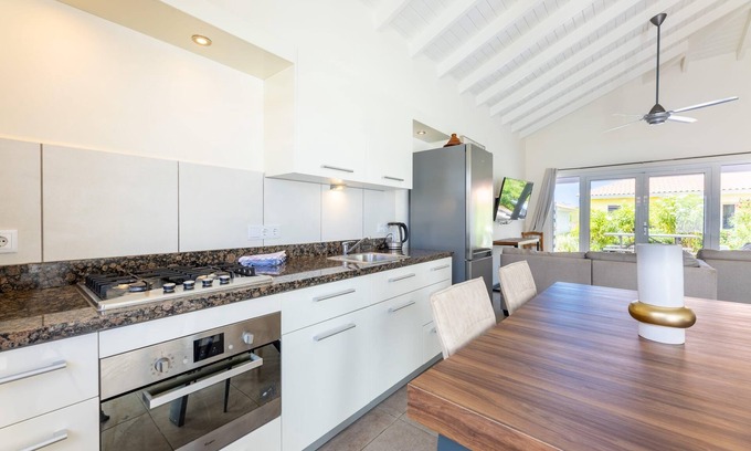 Sint Michiel Apartment | Charming 2BR Apt With Tropical Garden Pool