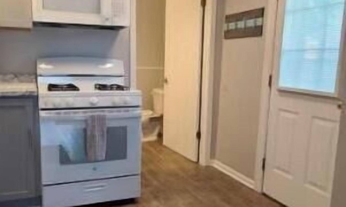 Indian River House | Charming 2BR Cabin River Views & Outdoor Space