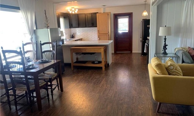 Inverness House | Charming 3/2 house near Downtown Inverness & Rails to Trails walking/bike path.