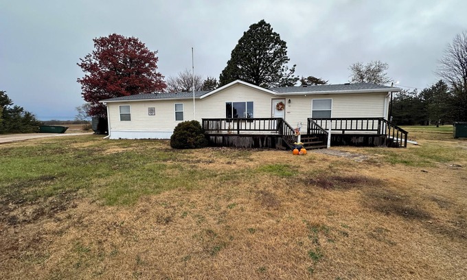 Inavale House | Charming 3-bdrm house with AC & WiFi in Northbranch Kansas, Northcentral Kansas