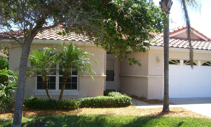 Melbourne Beach House | Charming 3-bdrm house with shared pool and tennis in adorable Melbourne Beach
