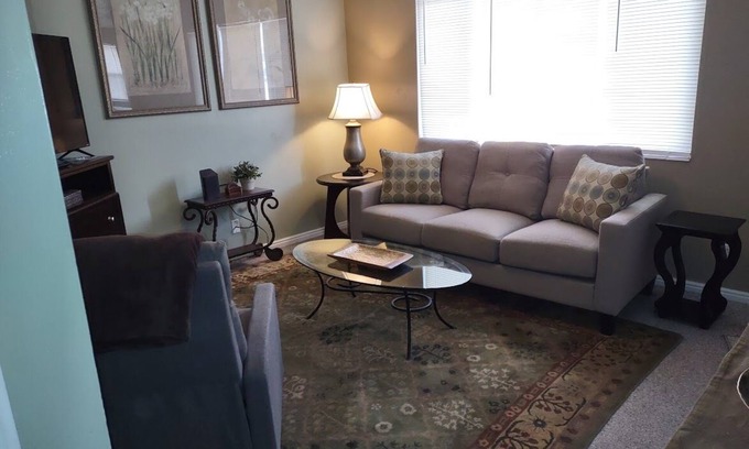 Ogden Condo | Charming 3 bed/2 bath condo with Central AC/Heat & 2 car garage.
