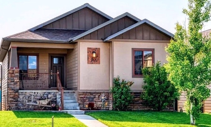 Gillette House | Charming 3 bed, 2 bath home complete with all the modern comforts.