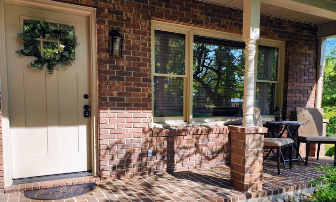 Lancaster Cottage | Charming 3 bed 2 bath home, game & laundry room hot tub in hocking foothills