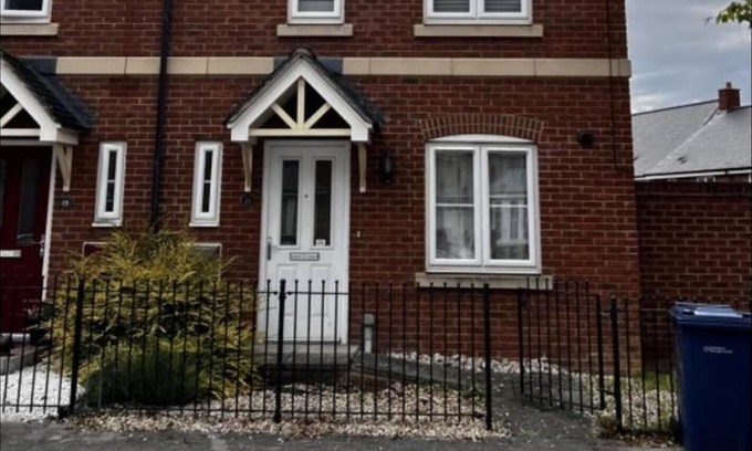 Hucclecote House | Charming 3-bed House in Gloucester