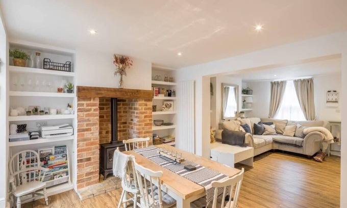 Little Shelford House | Charming 3 Bedroom Cottage With Lovely Garden