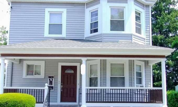 West Codman Hill - West Lower Mills Apartment | Charming 3 Bedrm-15 minutes drive to Longwood Medical Area & So Much More!