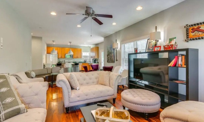 Point of Rocks House | Charming 3-bedroom house in enchanting Point of Rocks with WiFi, 3 car garage