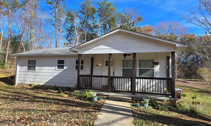 Mineral Bluff Cottage | Charming 3-bedroom pet-friendly cottage surrounded by the Blue Ridge Mountains.