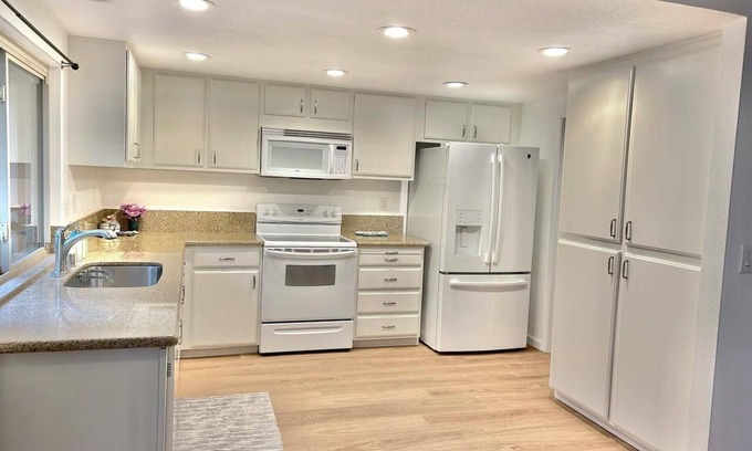 Pleasant Hill House | Charming 3-bedroom house with WiFi and AC in Pleasant Hill