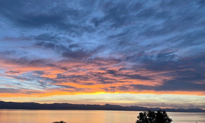 Dingle House | Charming 3-bedroom beach house, fabulous St. Charles, Idaho - Beautiful Views