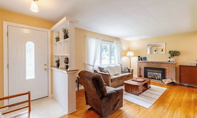 London House | Charming 3-bedroom 1.5-bathrooms house with WiFi and AC in delightful London